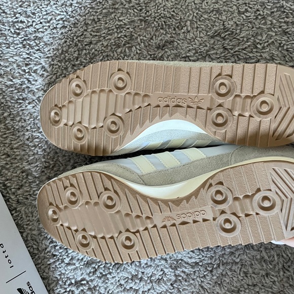 NEW Authentic Adidas Women’s Athletic Shoes Size 9 - Picture 15 of 16